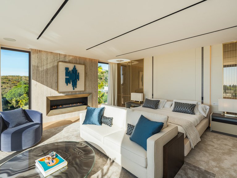 Villa for Sale in The Golden Mile, Malaga 17