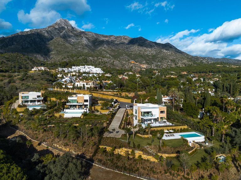 Villa for Sale in The Golden Mile, Malaga 35
