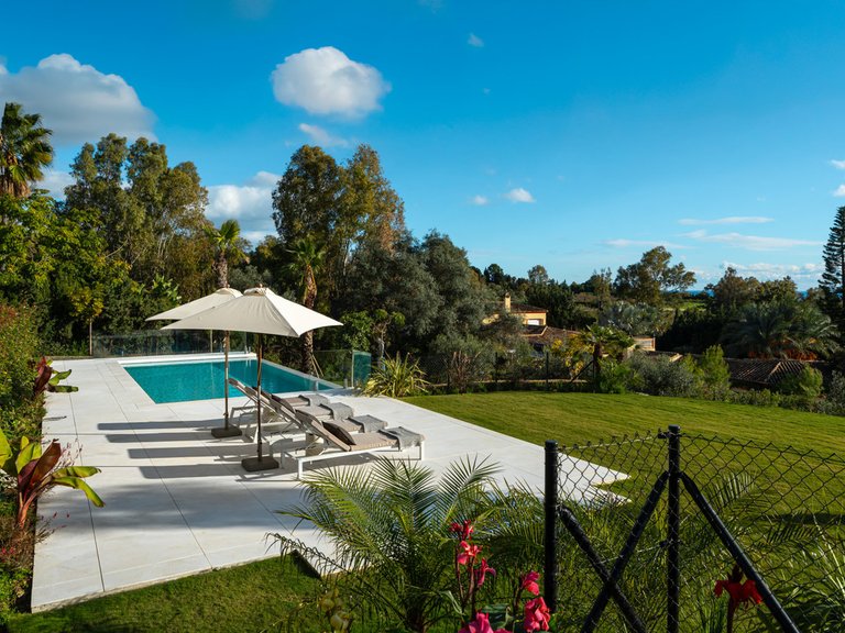 Villa for Sale in The Golden Mile, Malaga 4