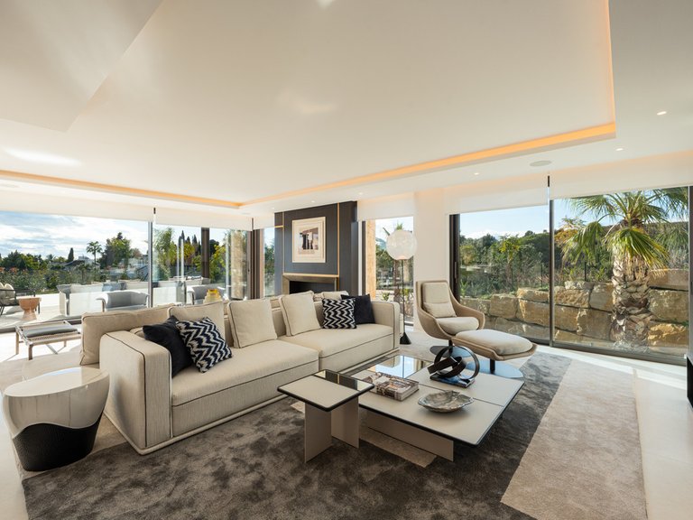 Villa for Sale in The Golden Mile, Malaga 8
