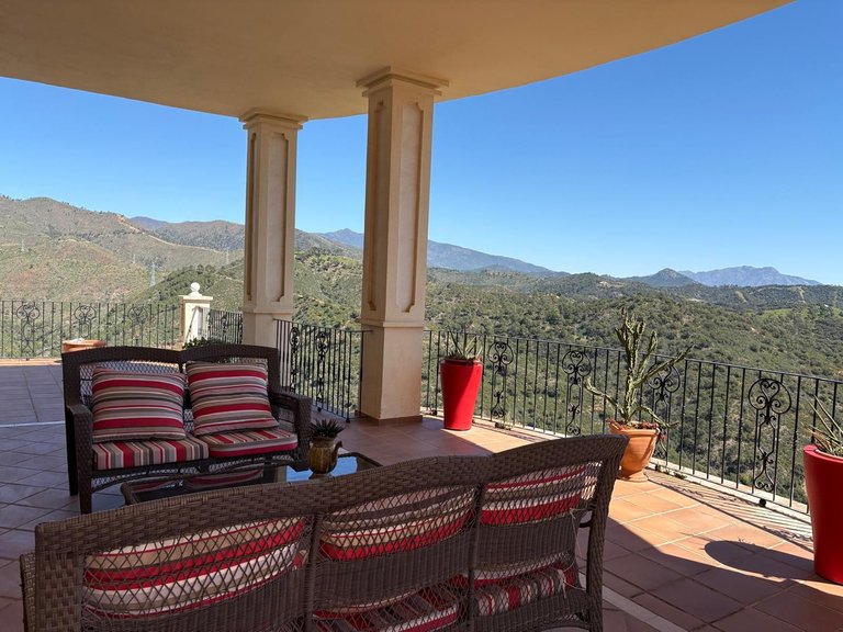 Villa for Sale in Estepona, Malaga 10