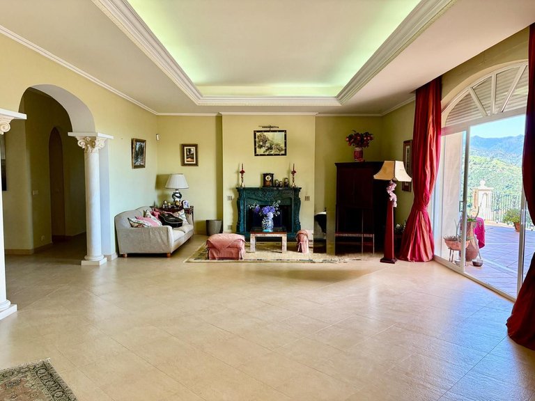 Villa for Sale in Estepona, Malaga 15