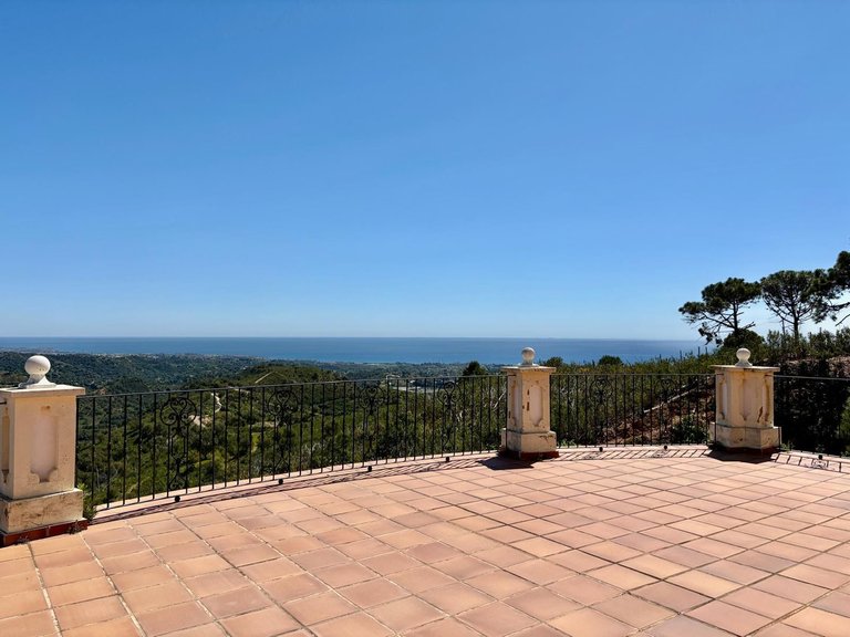 Villa for Sale in Estepona, Malaga 17