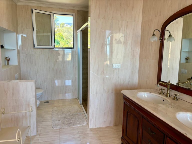 Villa for Sale in Estepona, Malaga 30