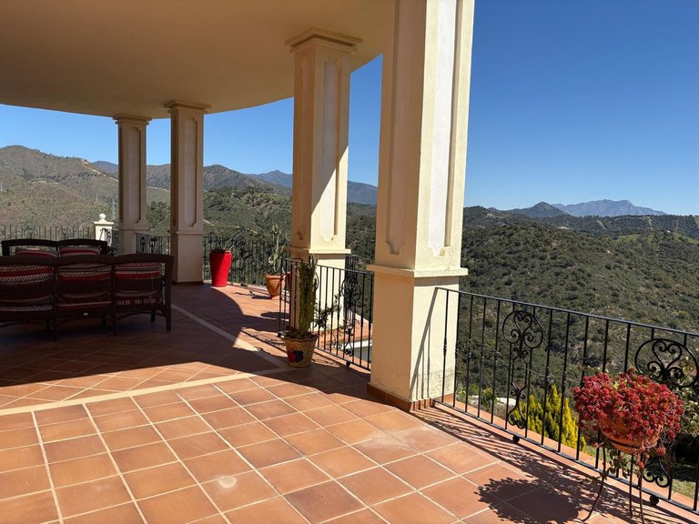 Villa for Sale in Estepona, Malaga 8