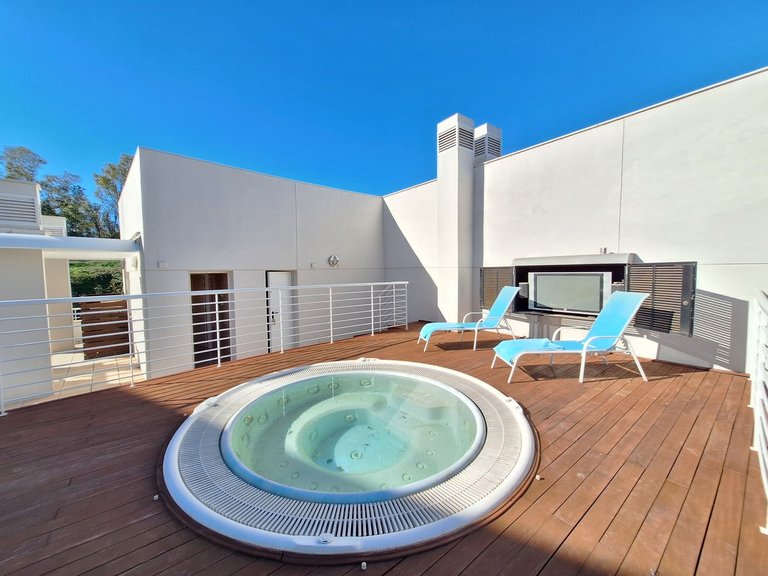 Apartment for Sale in Nueva Andalucía, Malaga 1