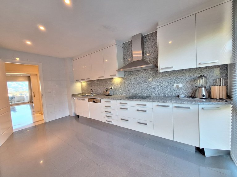 Apartment for Sale in Nueva Andalucía, Malaga 11