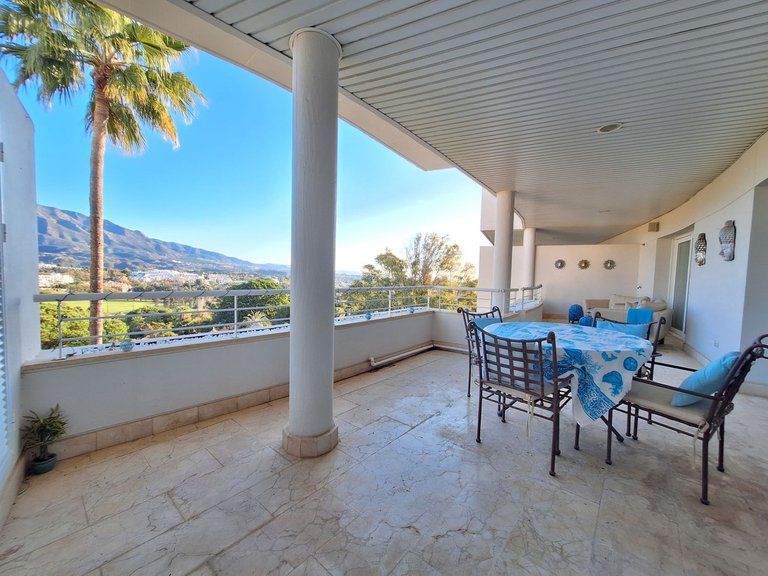 Apartment for Sale in Nueva Andalucía, Malaga 21