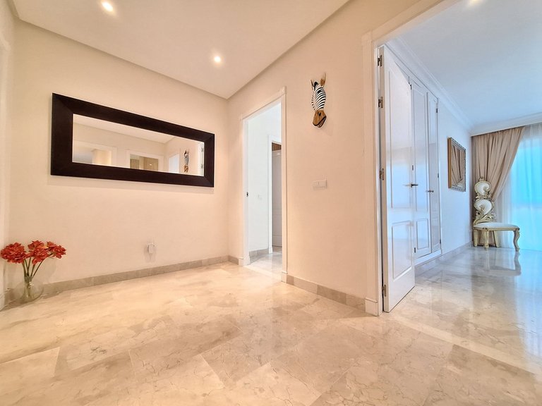 Apartment for Sale in Nueva Andalucía, Malaga 24