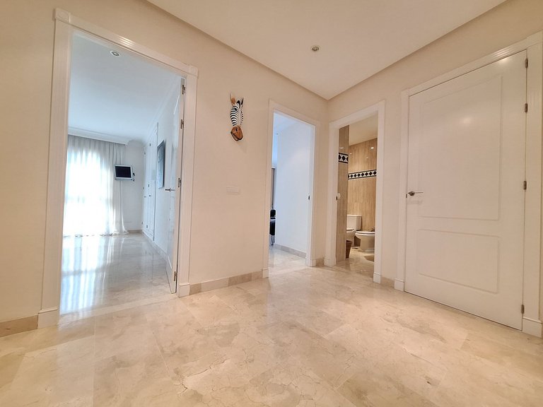 Apartment for Sale in Nueva Andalucía, Malaga 25