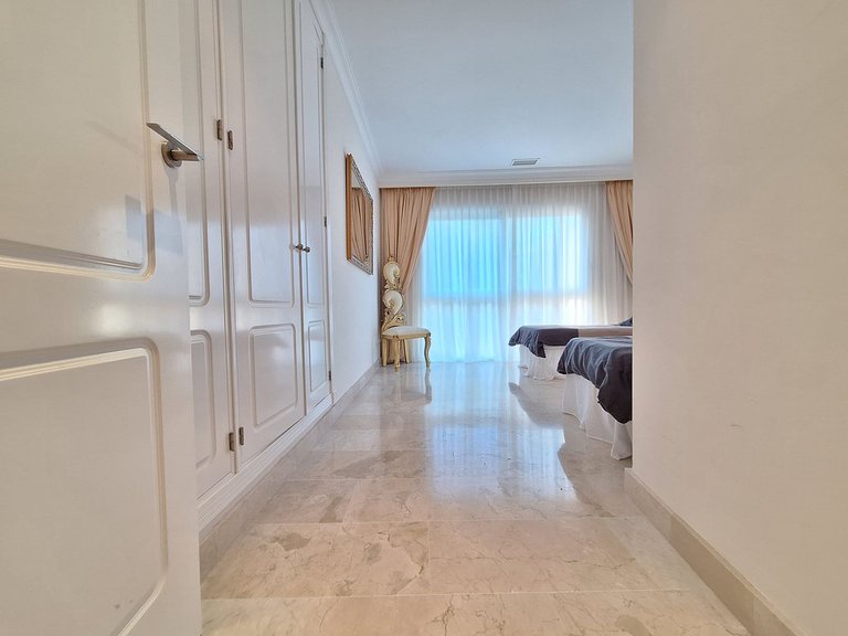 Apartment for Sale in Nueva Andalucía, Malaga 27