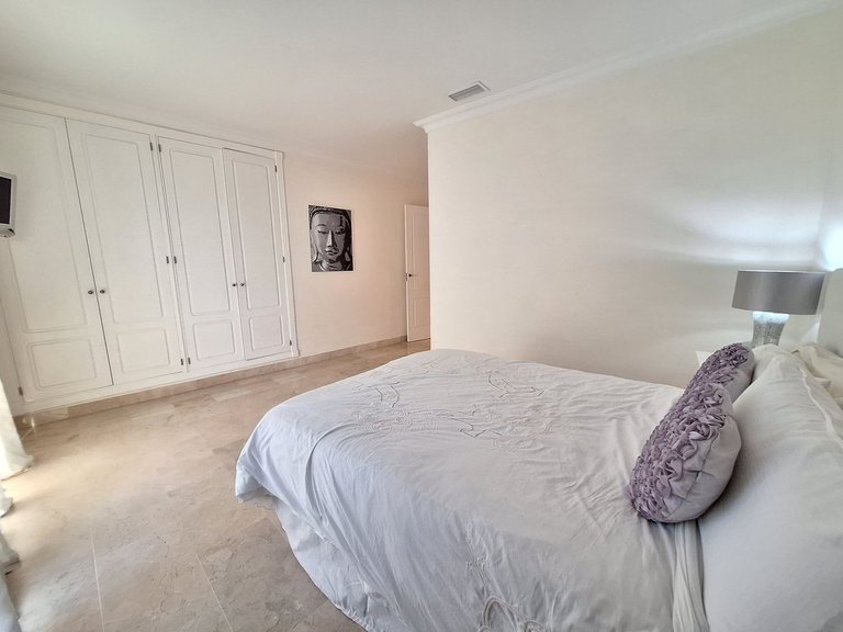 Apartment for Sale in Nueva Andalucía, Malaga 33