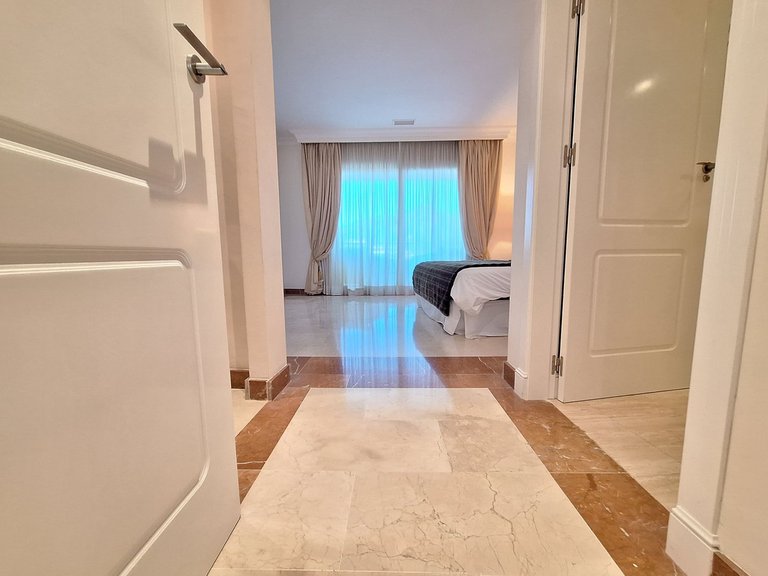 Apartment for Sale in Nueva Andalucía, Malaga 36