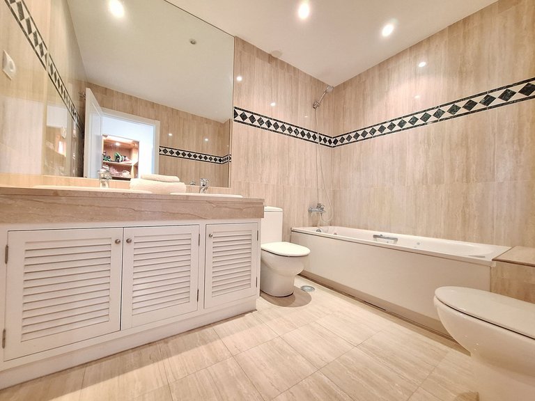 Apartment for Sale in Nueva Andalucía, Malaga 42