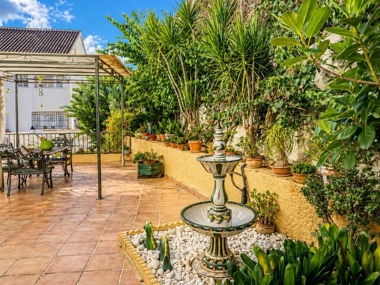 Villa for Sale in Las Lagunas, Malaga 1