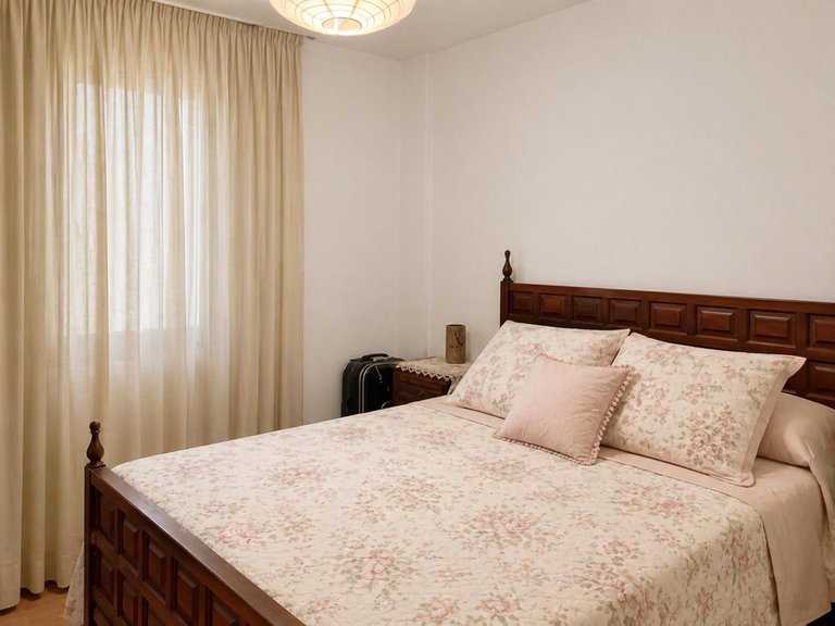 Villa for Sale in Las Lagunas, Malaga 11