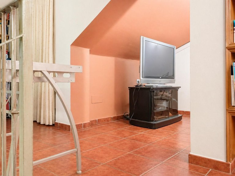 Villa for Sale in Las Lagunas, Malaga 18