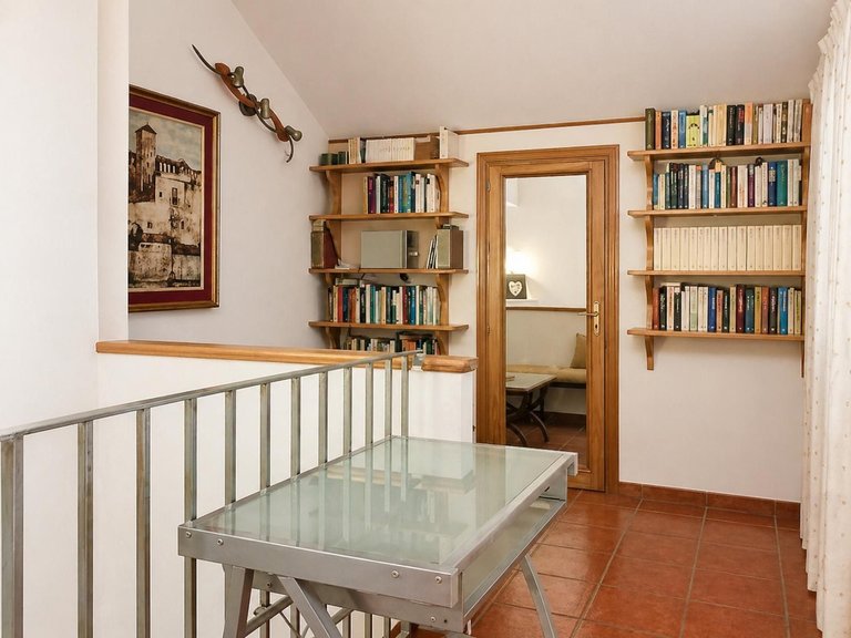Villa for Sale in Las Lagunas, Malaga 20