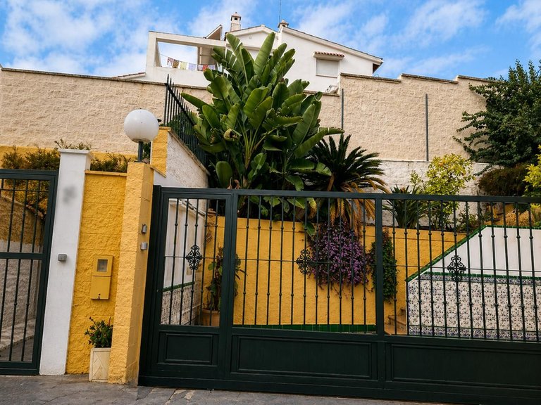 Villa for Sale in Las Lagunas, Malaga 27