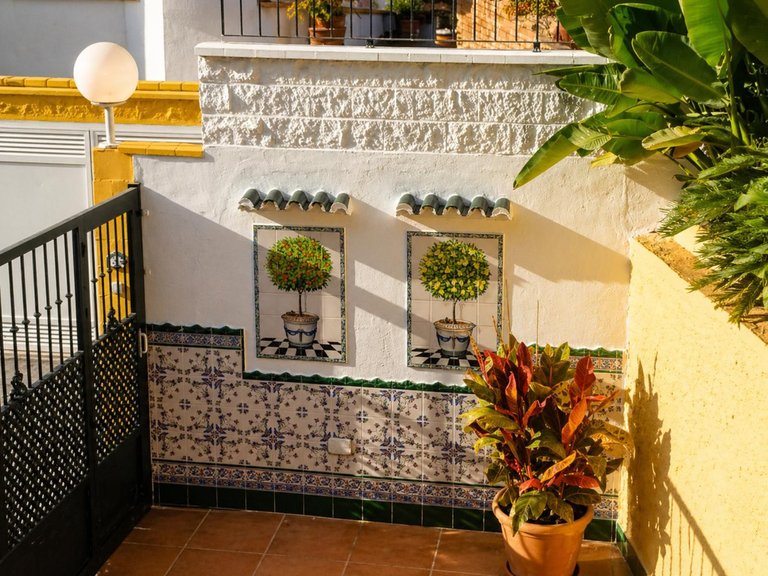 Villa for Sale in Las Lagunas, Malaga 28