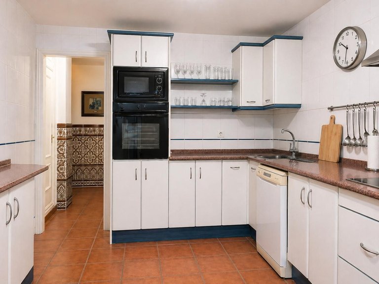 Villa for Sale in Las Lagunas, Malaga 3