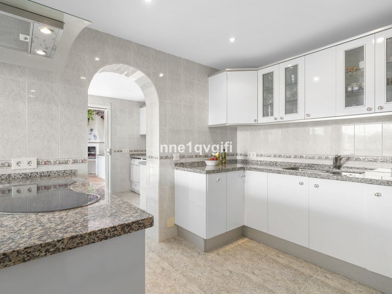 Villa for Sale in Calahonda, Malaga 15