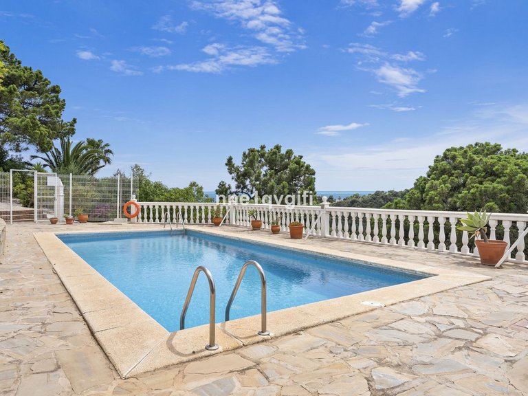 Villa for Sale in Calahonda, Malaga 34