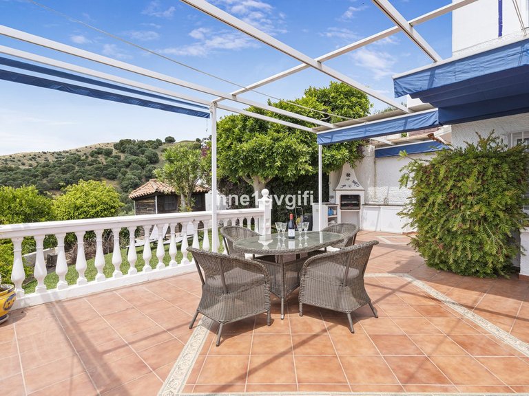 Villa for Sale in Calahonda, Malaga 4