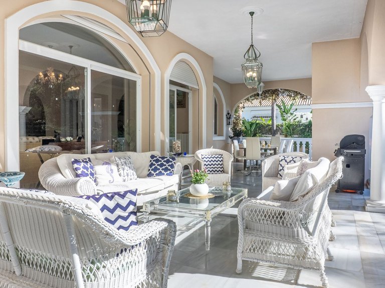 Villa for Sale in New Golden Mile, Malaga 11