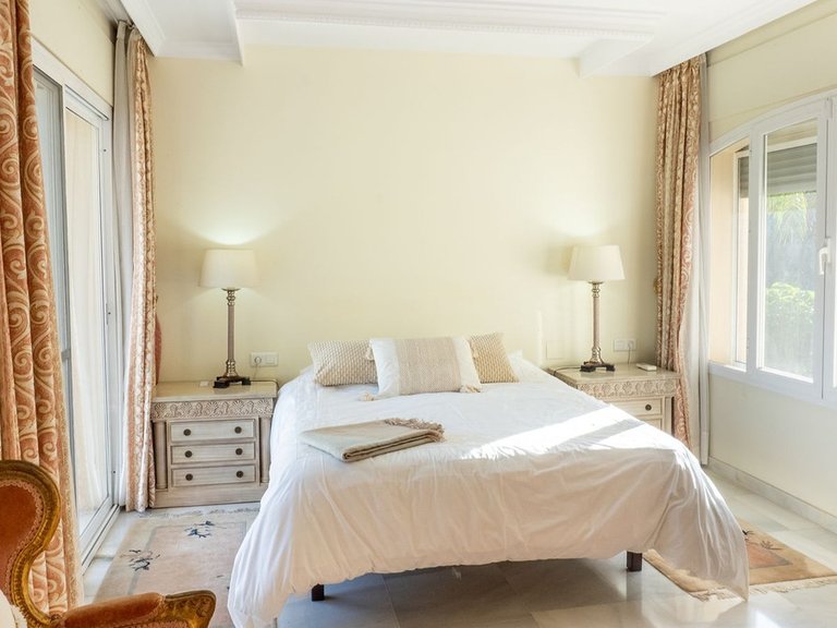 Villa for Sale in New Golden Mile, Malaga 15