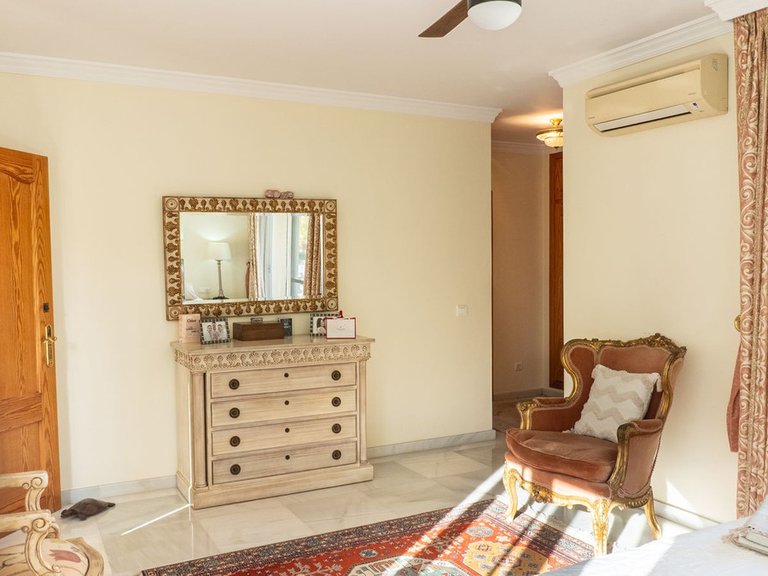 Villa for Sale in New Golden Mile, Malaga 16