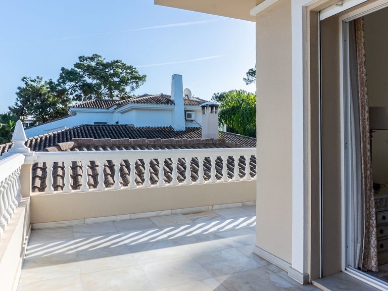 Villa for Sale in New Golden Mile, Malaga 19