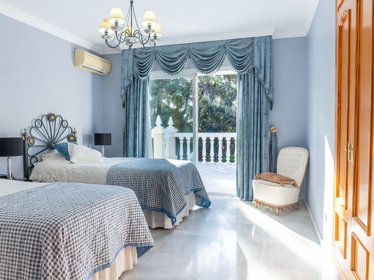 Villa for Sale in New Golden Mile, Malaga 21