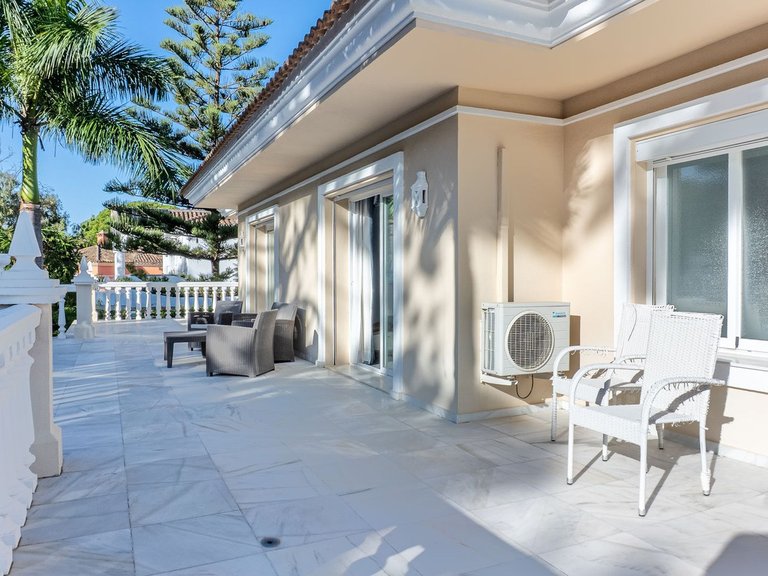 Villa for Sale in New Golden Mile, Malaga 23