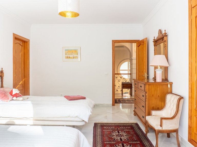 Villa for Sale in New Golden Mile, Malaga 26