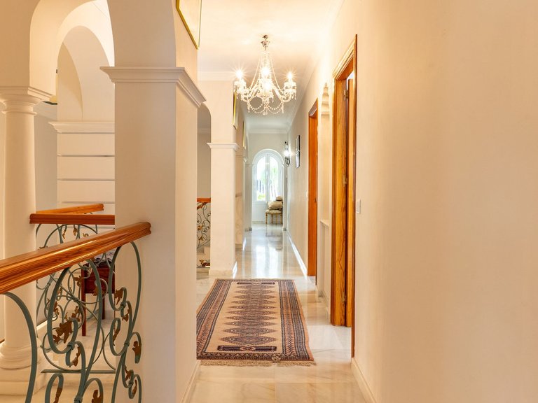 Villa for Sale in New Golden Mile, Malaga 28
