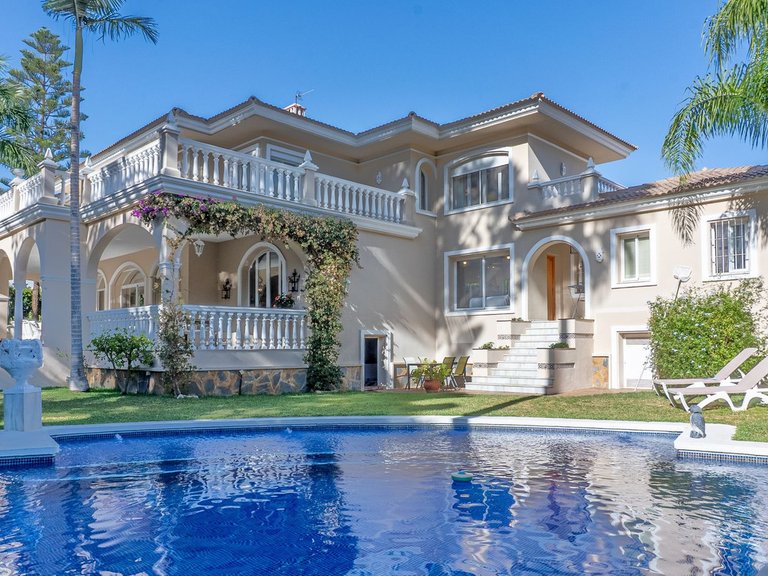 Villa for Sale in New Golden Mile, Malaga 3