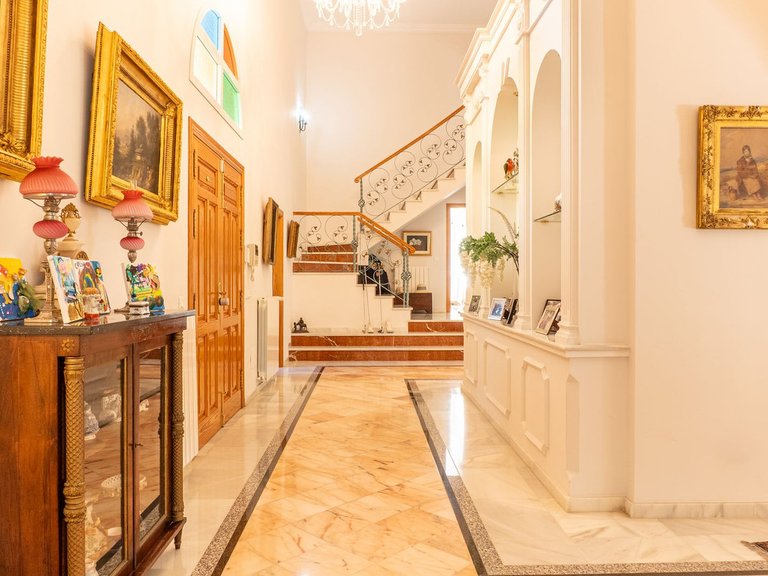 Villa for Sale in New Golden Mile, Malaga 37
