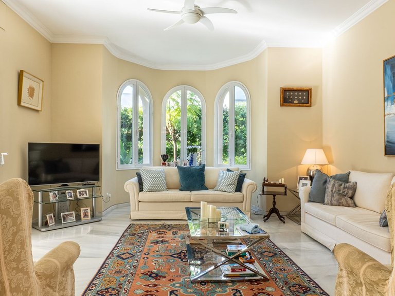 Villa for Sale in New Golden Mile, Malaga 7