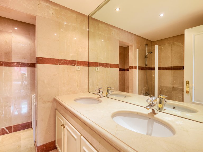 Penthouse for Sale in Estepona, Malaga 17