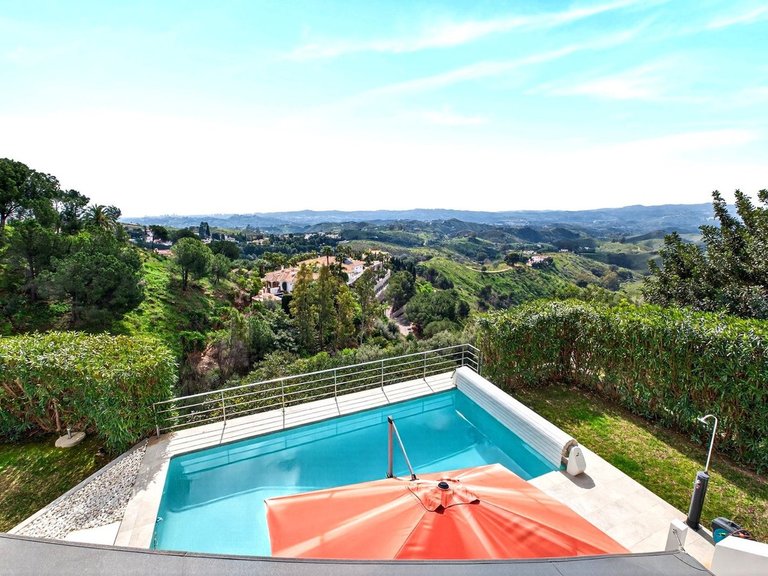 Villa for Sale in Valtocado, Malaga 11