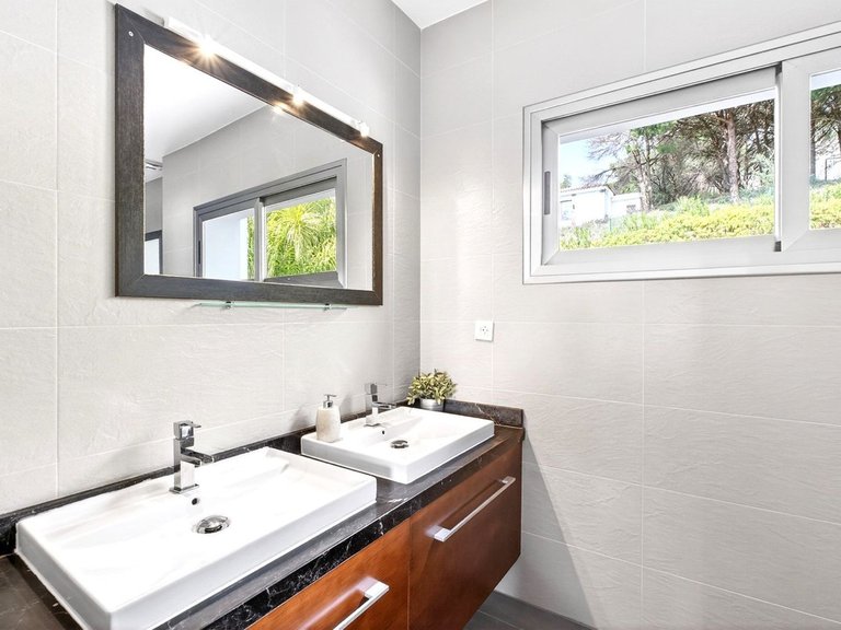 Villa for Sale in Valtocado, Malaga 27