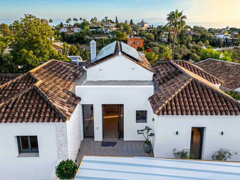 Villa for Sale in El Rosario, Malaga 35