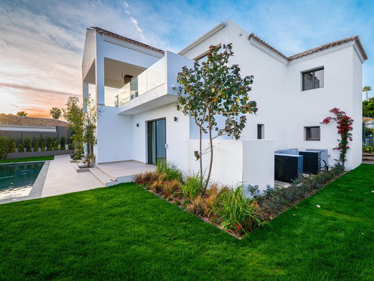 Villa for Sale in El Rosario, Malaga 38