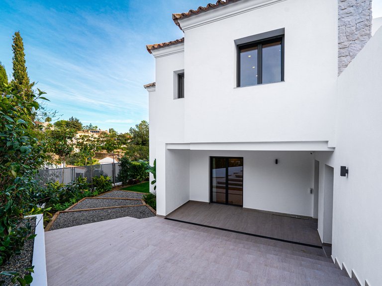 Villa for Sale in El Rosario, Malaga 39