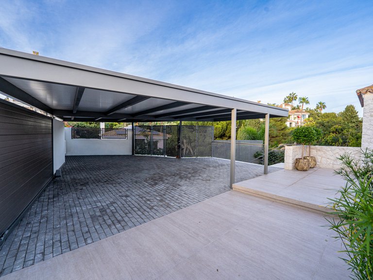 Villa for Sale in El Rosario, Malaga 44