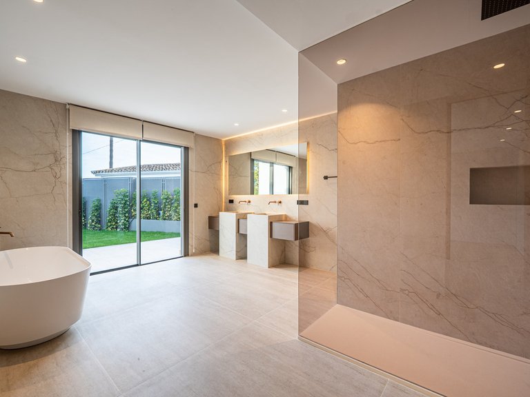 Villa for Sale in El Rosario, Malaga 5
