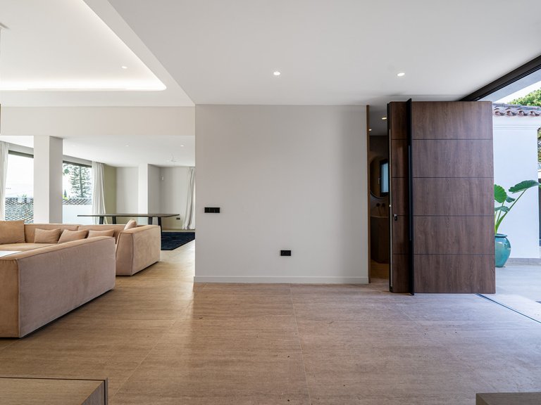 Villa for Sale in El Rosario, Malaga 8