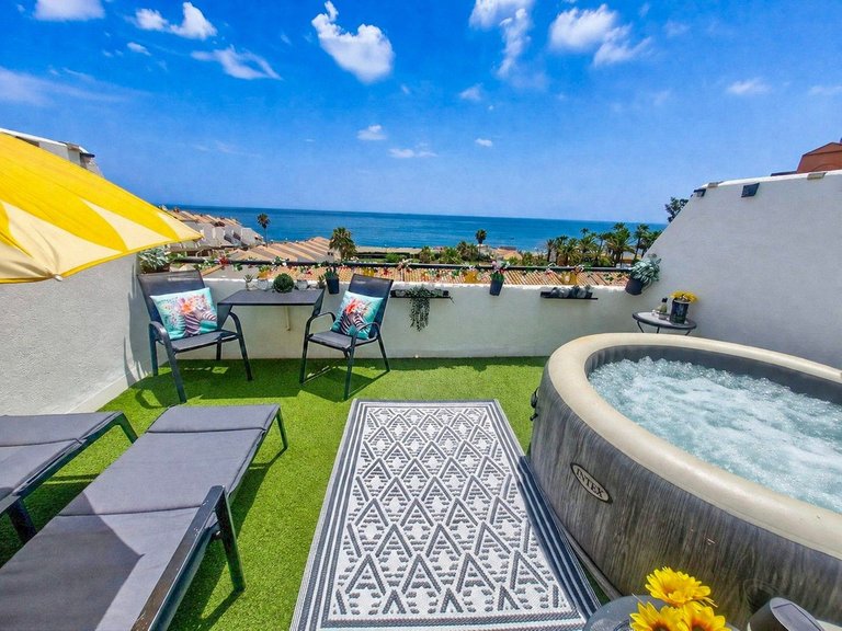 Villa for Sale in Estepona, Malaga 1