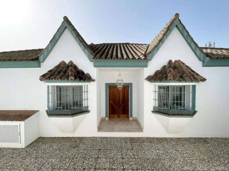 Villa for Sale in San Roque, Cadiz 16